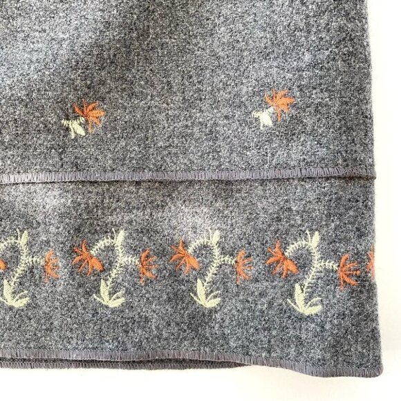 American Eagle Outfitters  mini skirt with embroidery at the hem, 💯 wool - Picture 4 of 9